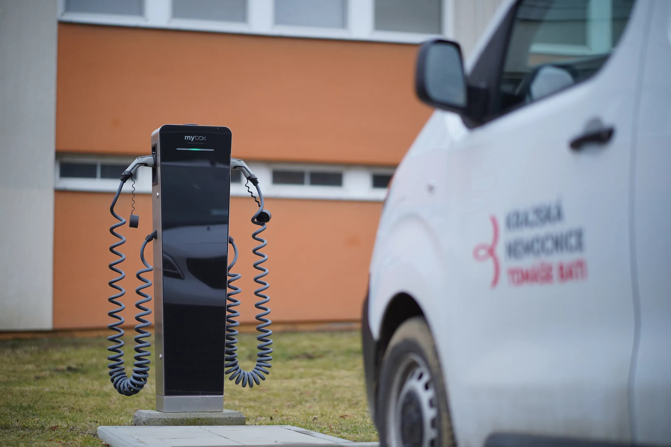 EV charging infrastructure for the KNTB Zlín hospital campus (6 vehicles at once)