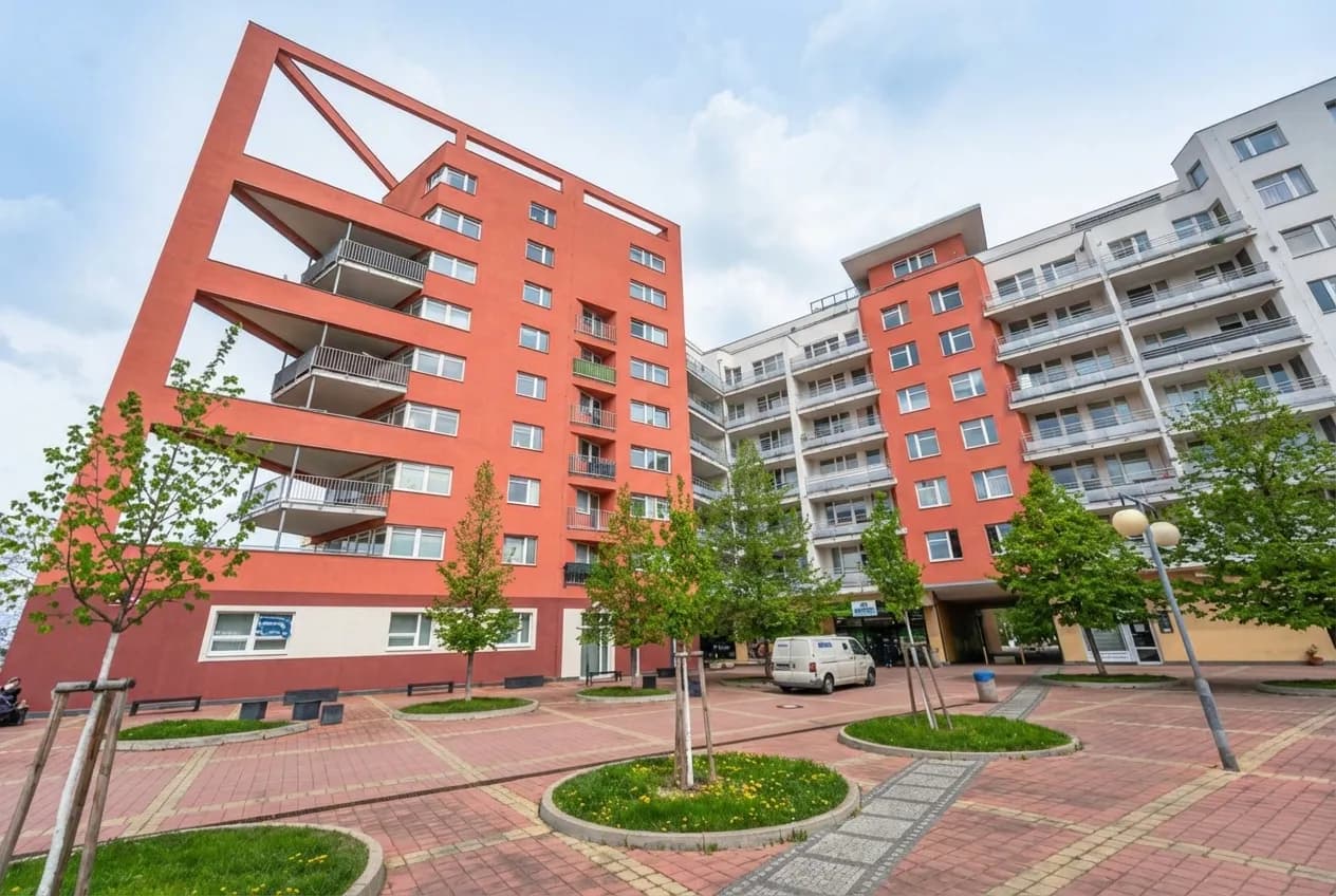 SVJ Trnkovo Square: Residential Building that Combines Photovoltaics with Smart EV Charging